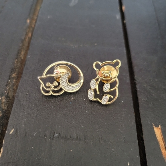 Avon Vintage Lot of 2 Gold Pins Bear Cat Animals 90s - Picture 1 of 4